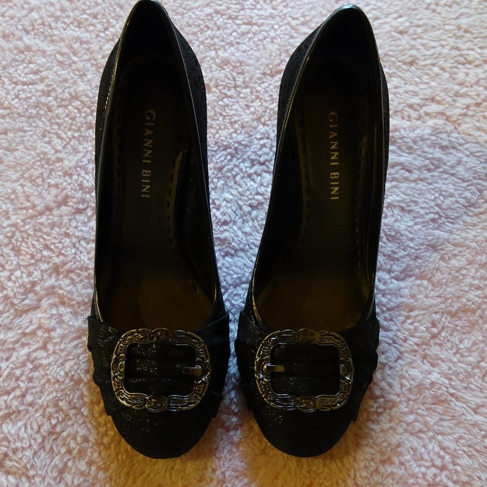 Gianni Bini, Size 6 1/2M, buckle shoe